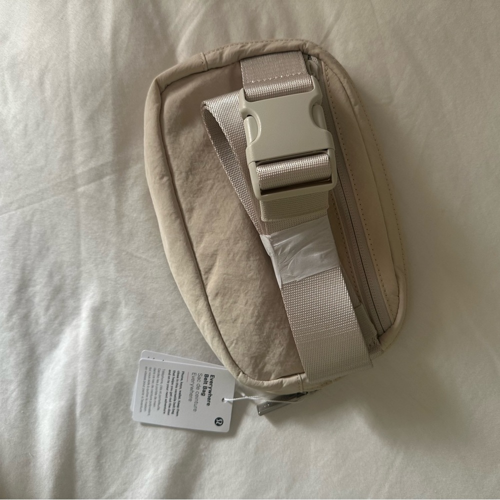 Lululemon Everywhere Belt Bag - Picture 2 of 3